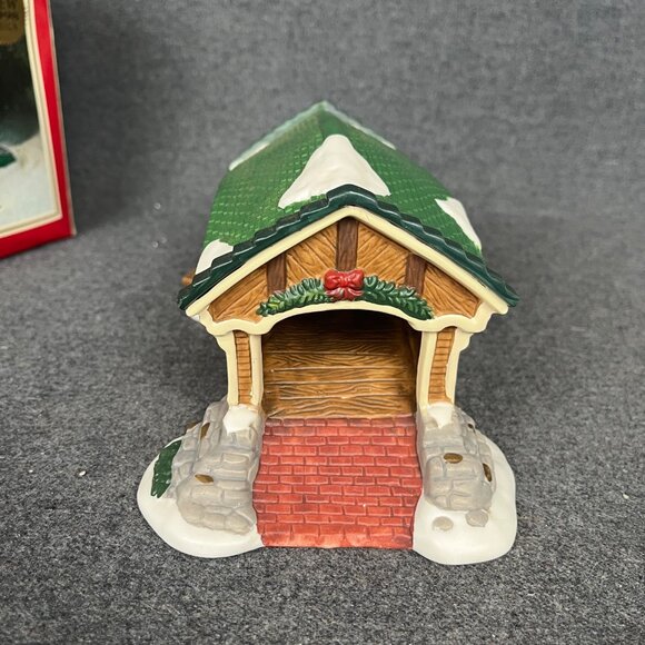 Dickens Collectibles Porcelain Covered Bridge Village Accessories 1998 With Box - Picture 4 of 7